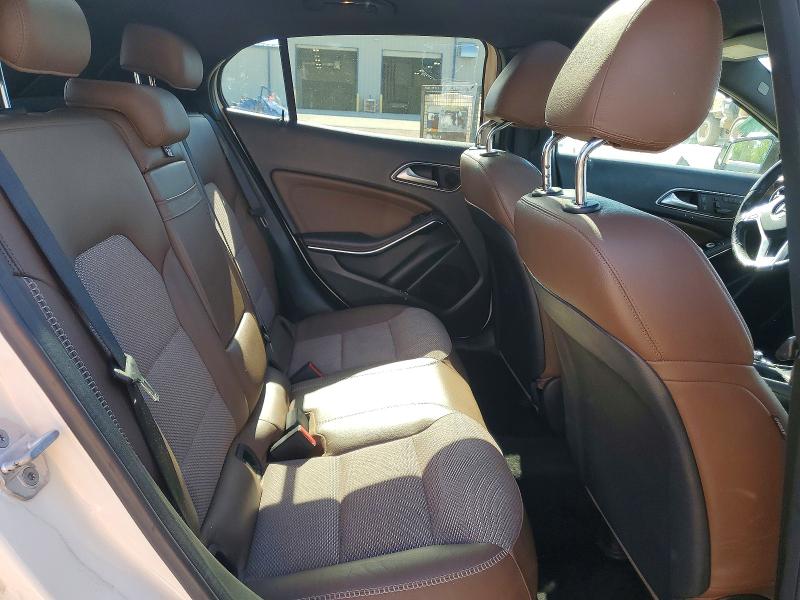58018356 :رقم المزاد ، WDCTG4GB1FJ038339 vin ، 2015 Mercedes-benz Gla مزاد بيع