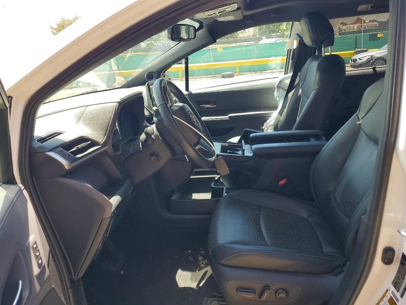 58282256 :رقم المزاد ، 5TDCSKFC8PS078845 vin ، 2023 Toyota Sienna مزاد بيع