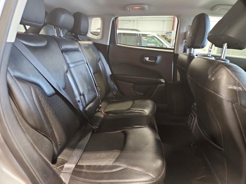 57037216 :رقم المزاد ، 3C4NJDBB1JT323986 vin ، 2018 Jeep Compass مزاد بيع