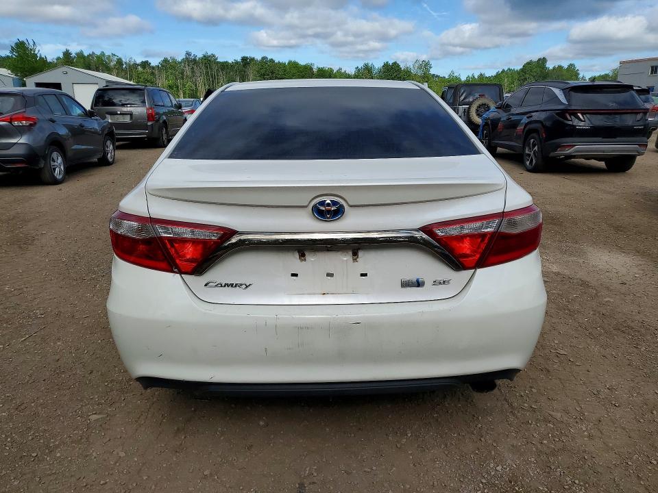 2015 Toyota Camry Hybrid მანქანა იყიდება აუქციონზე, vin: 4T1BD1FK6FU167133, აუქციონის ნომერი: 57233196