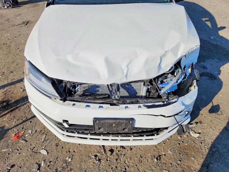 57811136 :رقم المزاد ، 3VW2B7AJ4HM306952 vin ، 2017 Volkswagen Jetta مزاد بيع
