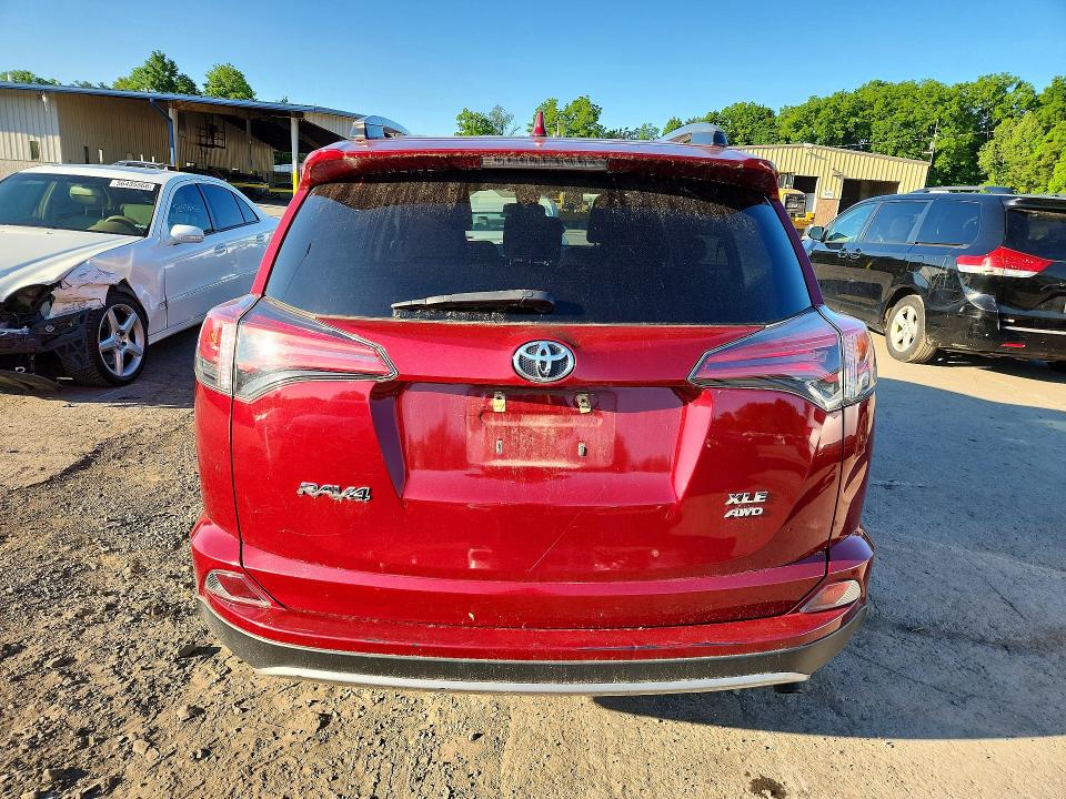 Aukcja sprzedaży 2018 Toyota Rav4, vin: 2T3RFREV9JW805233, numer aukcji: 56361036