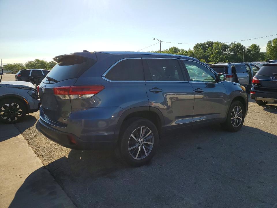 57438506 :رقم المزاد ، 5TDKZRFH9KS297768 vin ، 2019 Toyota Highlander مزاد بيع