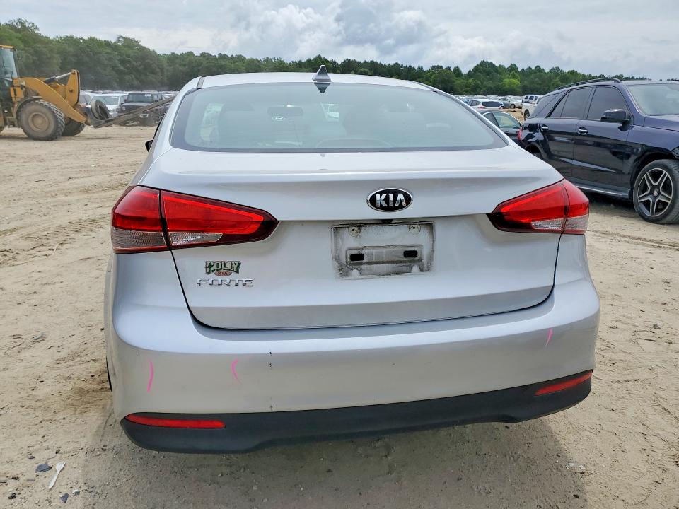 2018 Kia Forte მანქანა იყიდება აუქციონზე, vin: 3KPFL4A75JE280852, აუქციონის ნომერი: 58024106