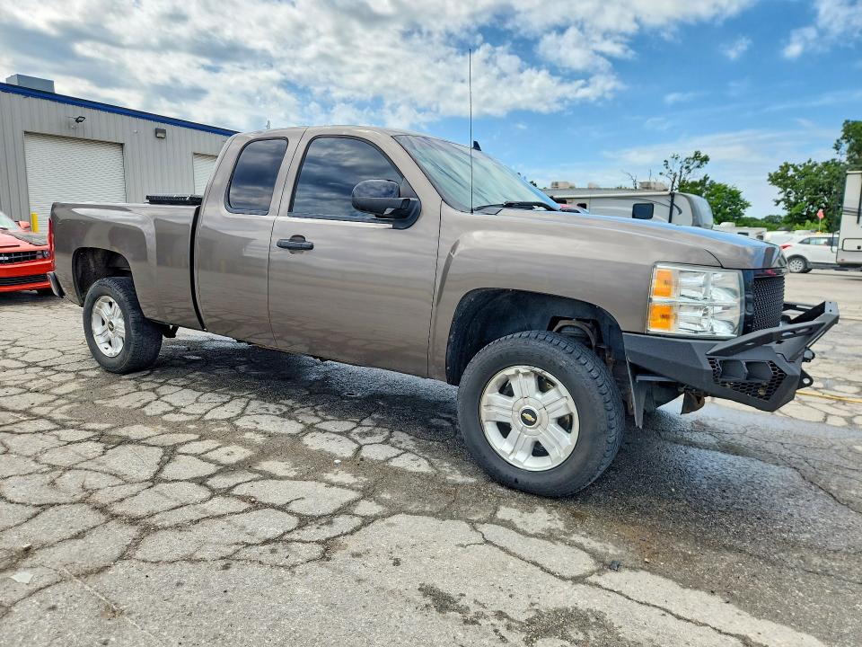 Продажа на аукционе авто 2013 Chevrolet Silverado, vin: 1GCRKSE78DZ252521, номер лота: 57640866