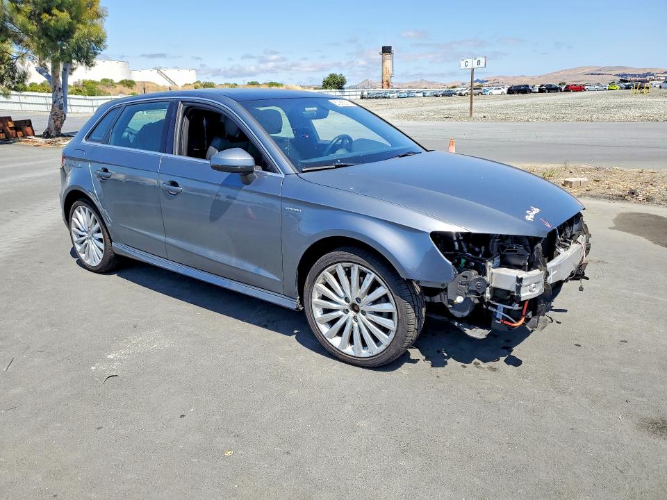 Продаж на аукціоні авто 2016 Audi A3, vin: WAUTPBFF0GA048812, номер лоту: 57265216