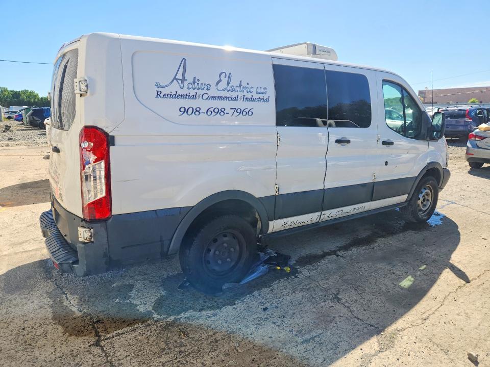63930106 :رقم المزاد ، 1FTYR1ZM1HKA64083 vin ، 2017 Ford Transit مزاد بيع