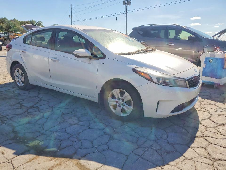 2017 Kia Forte მანქანა იყიდება აუქციონზე, vin: 3KPFL4A75HE052778, აუქციონის ნომერი: 57669646