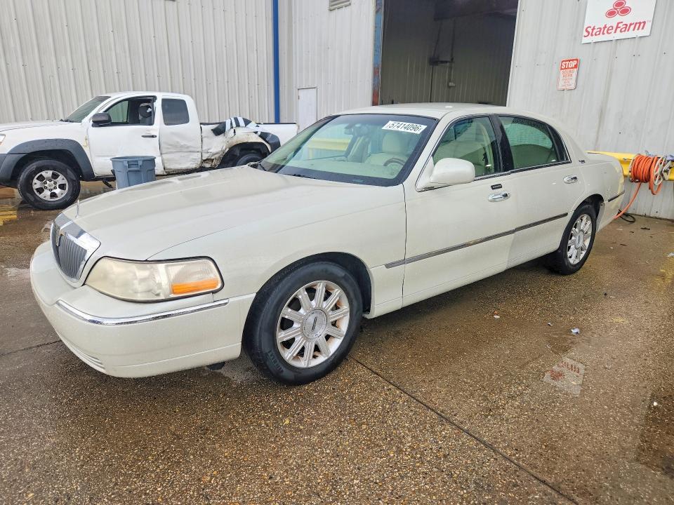 57414096 :رقم المزاد ، 1LNHM82V96Y620737 vin ، 2006 Lincoln Town Car مزاد بيع