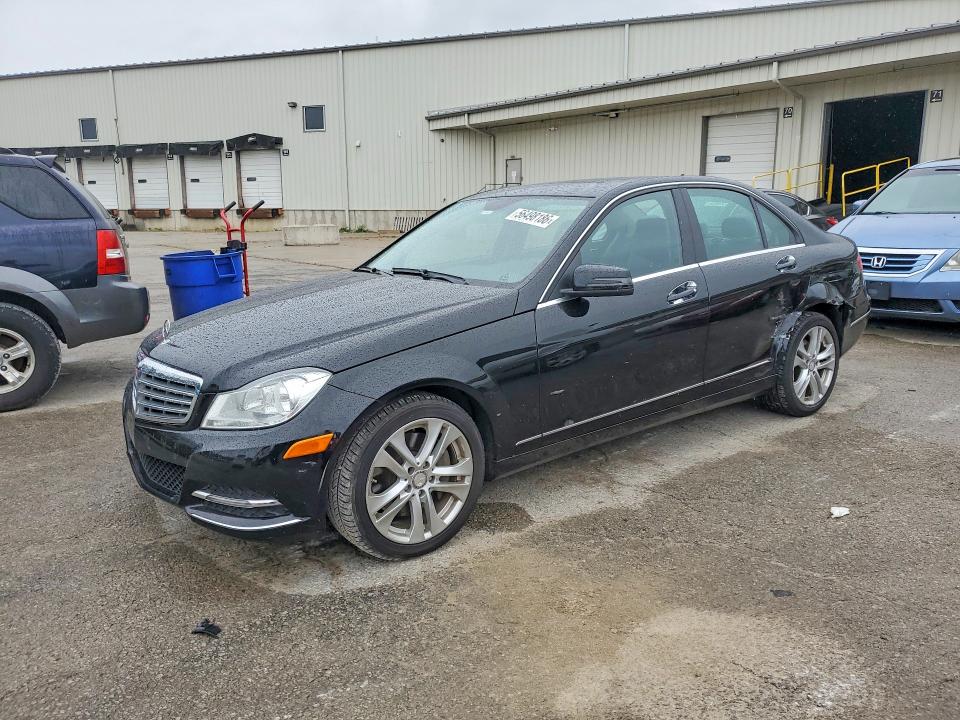 2013 Mercedes-benz C მანქანა იყიდება აუქციონზე, vin: WDDGF8AB5DR244732, აუქციონის ნომერი: 56498186