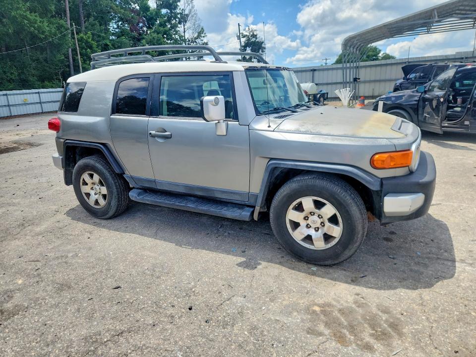 2010 Toyota Fj Cruiser მანქანა იყიდება აუქციონზე, vin: JTEZU4BF4AK008656, აუქციონის ნომერი: 57146236