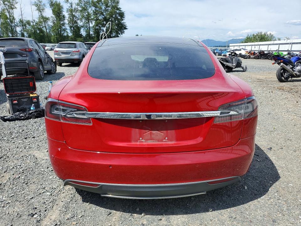 58595926 :رقم المزاد ، 5YJSA1V23FF099302 vin ، 2015 Tesla Model S مزاد بيع