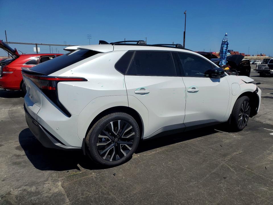56609956 :رقم المزاد ، JTMBDAFB5TA008122 vin ، 2026 Toyota Bz مزاد بيع