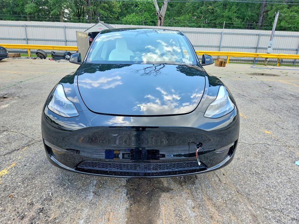 2024 Tesla Model Y მანქანა იყიდება აუქციონზე, vin: 7SAYGDEDXRF103672, აუქციონის ნომერი: 57854956