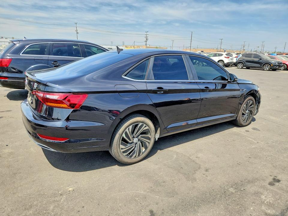 56261826 :رقم المزاد ، 3VWG57BU3KM057461 vin ، 2019 Volkswagen Jetta مزاد بيع