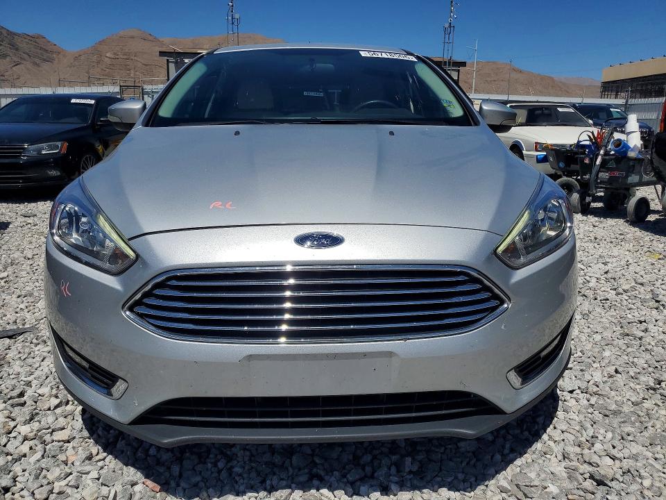 56718506 :رقم المزاد ، 1FADP3N26FL385957 vin ، 2015 Ford Focus مزاد بيع