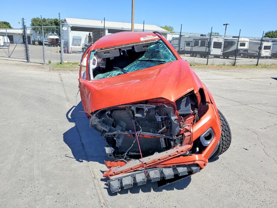 58765826 :رقم المزاد ، 3TMCZ5AN4JM129822 vin ، 2018 Toyota Tacoma مزاد بيع