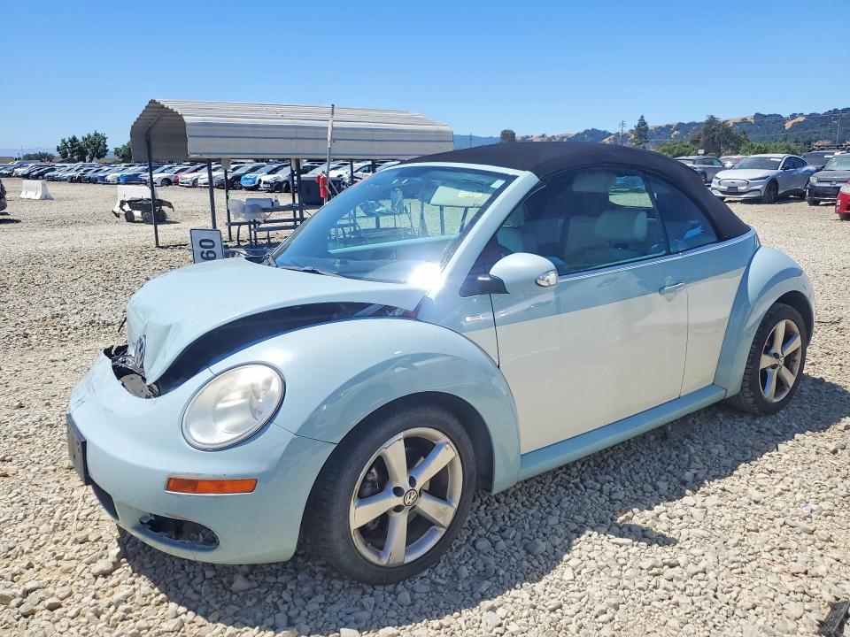 57262996 :رقم المزاد ، 3VWRG3AL2AM008139 vin ، 2010 Volkswagen New Beetle مزاد بيع