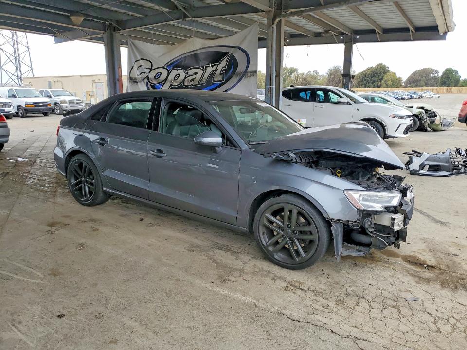 Продажа на аукционе авто 2018 Audi A3, vin: WAUAUGFF1J1040934, номер лота: 58132286