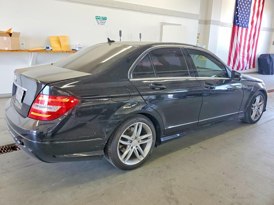 2013 Mercedes-benz C მანქანა იყიდება აუქციონზე, vin: WDDGF4HB9DA774683, აუქციონის ნომერი: 55756846