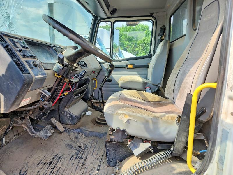 55749636 :رقم المزاد ، 1FUBBTAK92HJ77776 vin ، 2002 Freightliner F70 مزاد بيع