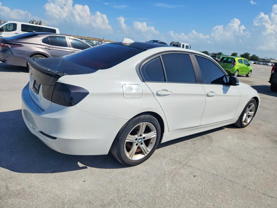 58703496 :رقم المزاد ، WBA3B1C55FP830975 vin ، 2015 Bmw 320 مزاد بيع