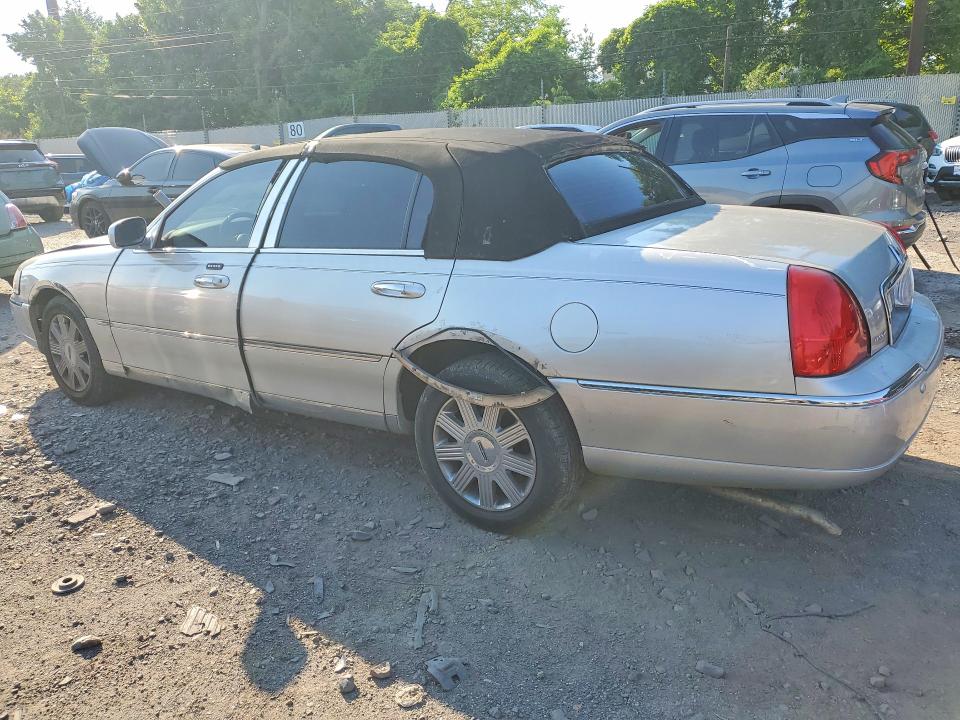 2003 Lincoln Town Car მანქანა იყიდება აუქციონზე, vin: 1LNHM83W73Y608220, აუქციონის ნომერი: 56494046