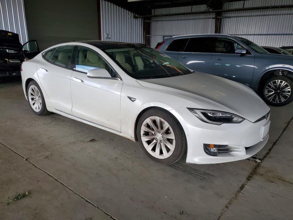 Продажа на аукционе авто 2017 Tesla Model S, vin: 5YJSA1E2XHF190585, номер лота: 55470216
