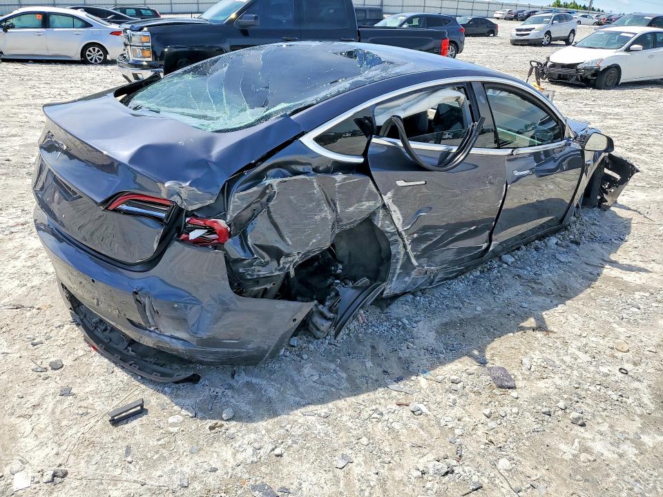 57559856 :رقم المزاد ، 5YJ3E1EA2JF123811 vin ، 2018 Tesla Model 3 مزاد بيع