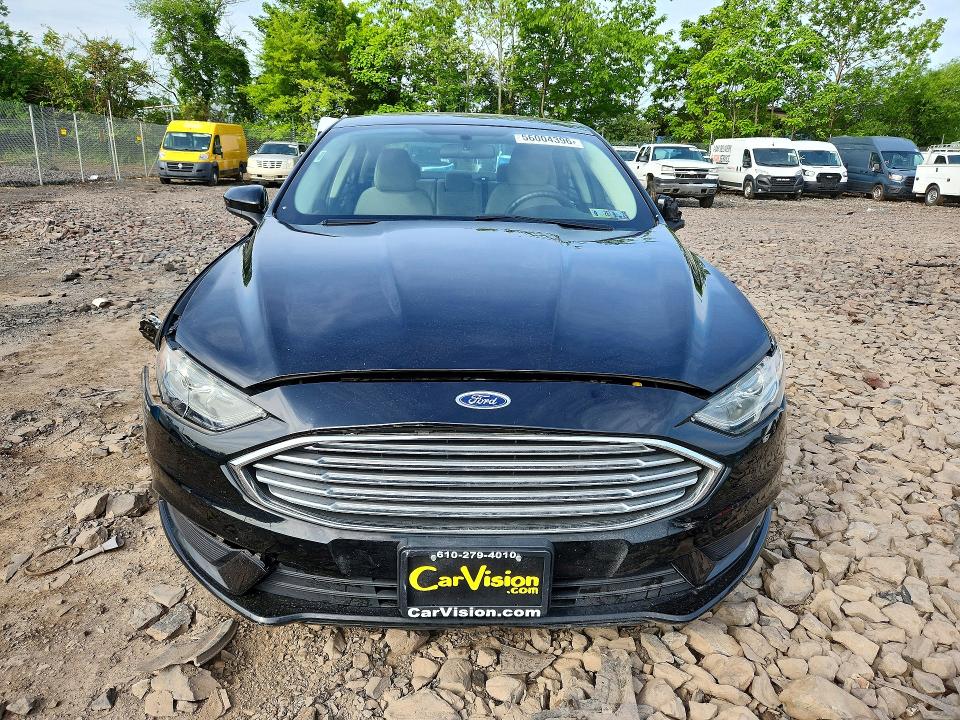 56004396 :رقم المزاد ، 3FA6P0UUXJR101055 vin ، 2018 Ford Fusion مزاد بيع