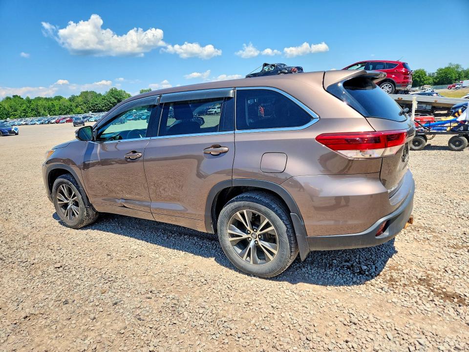 58882666 :رقم المزاد ، 5TDBZRFH4JS872177 vin ، 2018 Toyota Highlander مزاد بيع