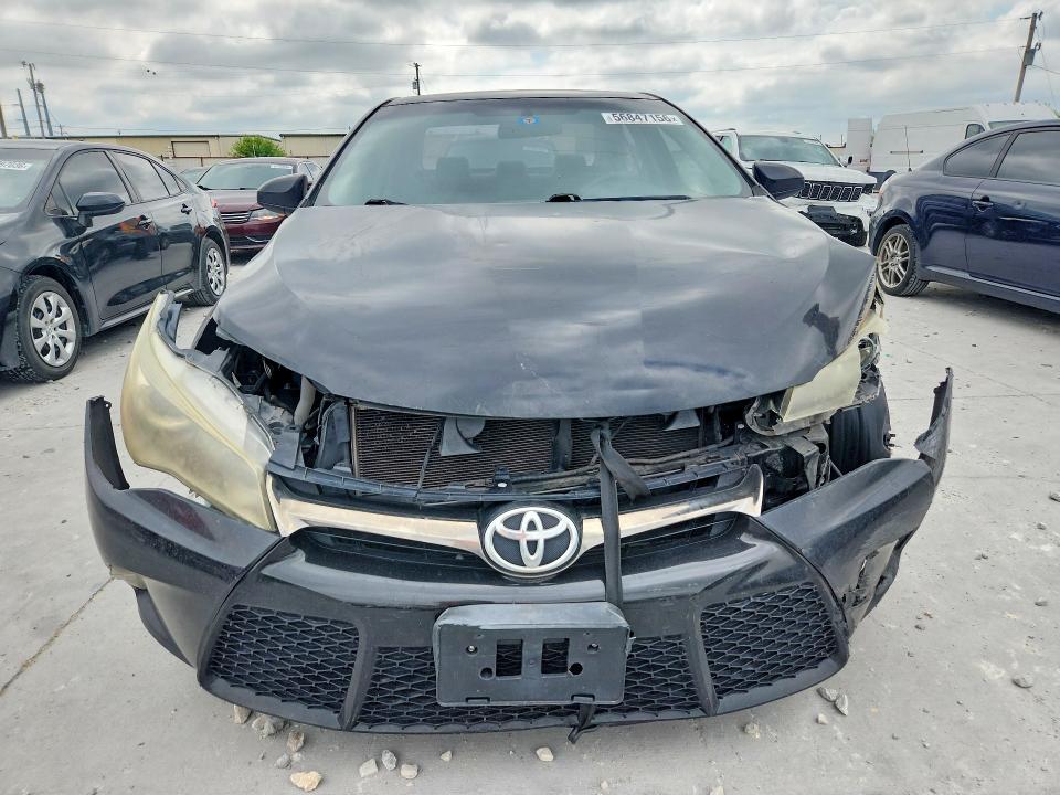 56847156 :رقم المزاد ، 4T1BF1FKXFU108323 vin ، 2015 Toyota Camry مزاد بيع
