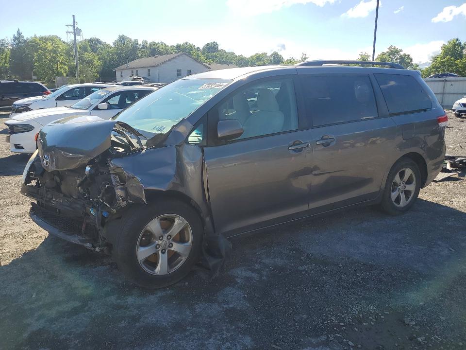 2011 Toyota Sienna მანქანა იყიდება აუქციონზე, vin: 5TDKK3DC3BS106810, აუქციონის ნომერი: 57032186