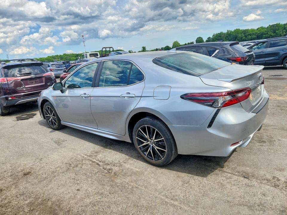 55318696 :رقم المزاد ، 4T1T11BK3NU061207 vin ، 2022 Toyota Camry مزاد بيع