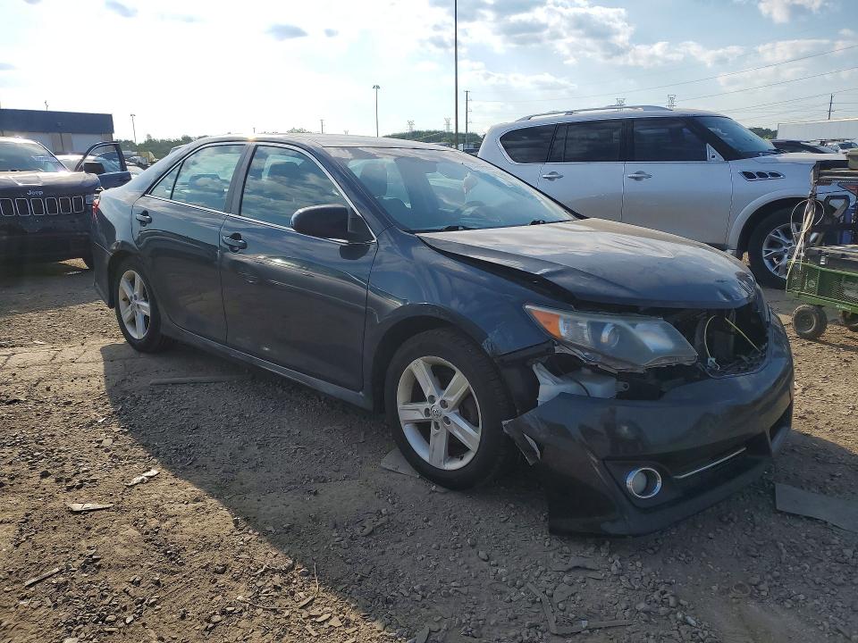56151026 :رقم المزاد ، 4T1BF1FK7EU451010 vin ، 2014 Toyota Camry مزاد بيع