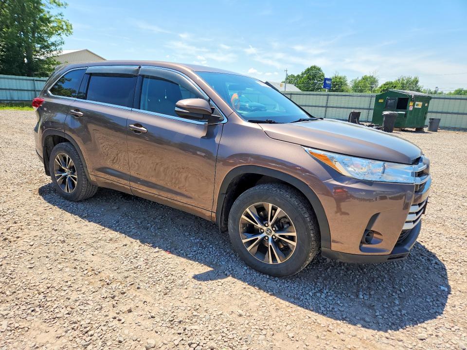 58882666 :رقم المزاد ، 5TDBZRFH4JS872177 vin ، 2018 Toyota Highlander مزاد بيع
