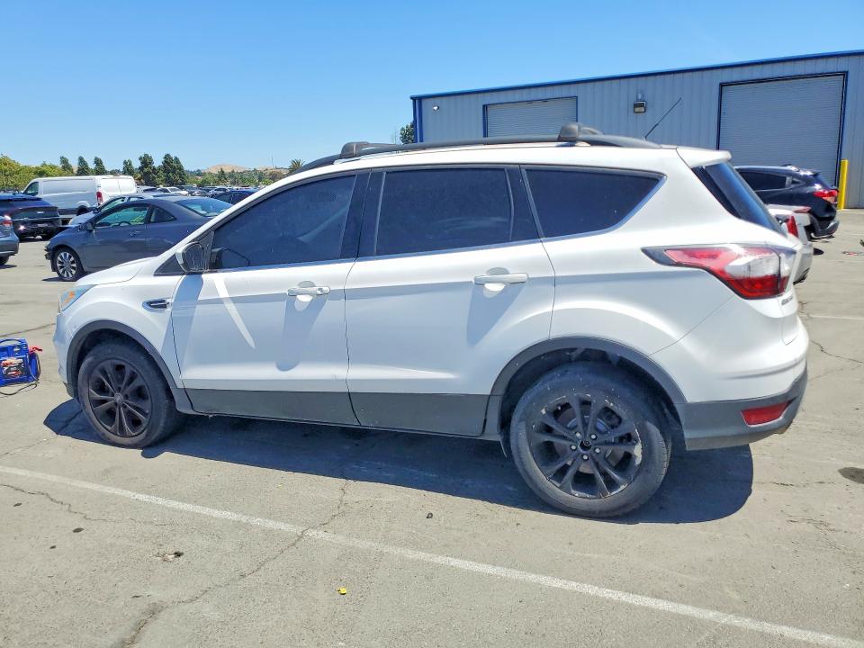 2017 Ford Escape მანქანა იყიდება აუქციონზე, vin: 1FMCU9GD6HUB45915, აუქციონის ნომერი: 56862976