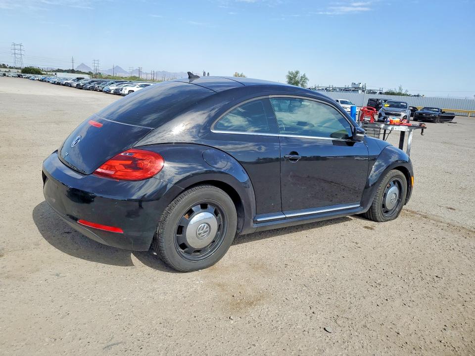 56081106 :رقم المزاد ، 3VWJL7AT5DM625927 vin ، 2013 Volkswagen Beetle مزاد بيع