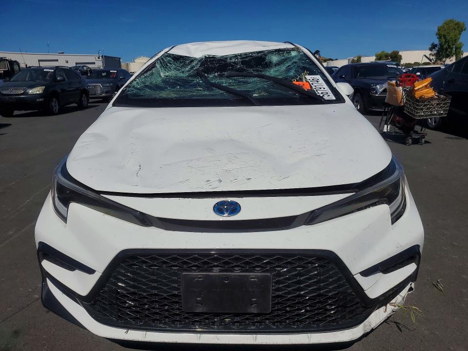 56791746 :رقم المزاد ، JTDBCMFE9R3049851 vin ، 2024 Toyota Corolla Hybrid مزاد بيع