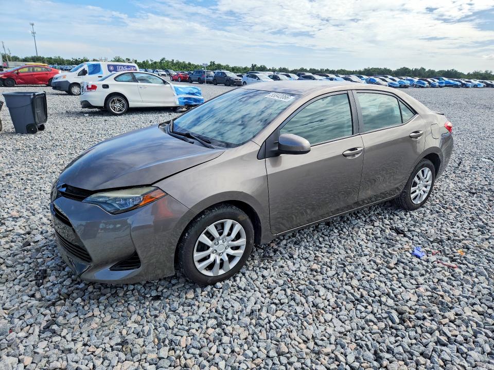 55842066 :رقم المزاد ، 5YFBURHE7HP688937 vin ، 2017 Toyota Corolla مزاد بيع