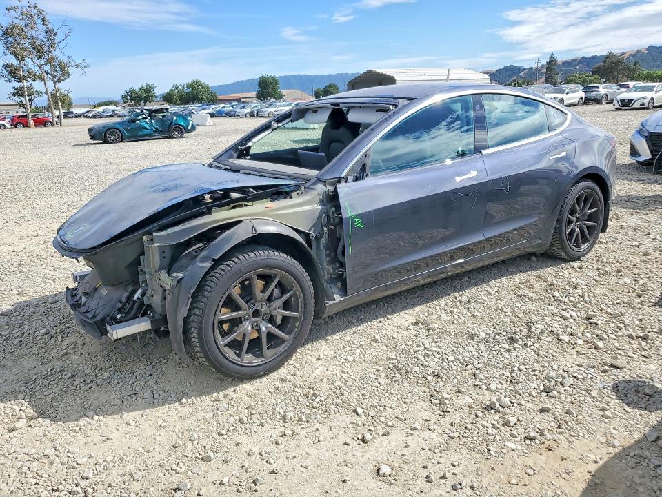 55831536 :رقم المزاد ، 5YJ3E1EA8JF153332 vin ، 2018 Tesla Model 3 مزاد بيع