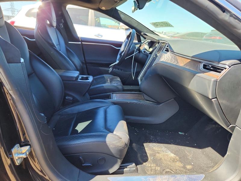 55813746 :رقم المزاد ، 5YJSA1E26HF197016 vin ، 2017 Tesla Model S مزاد بيع