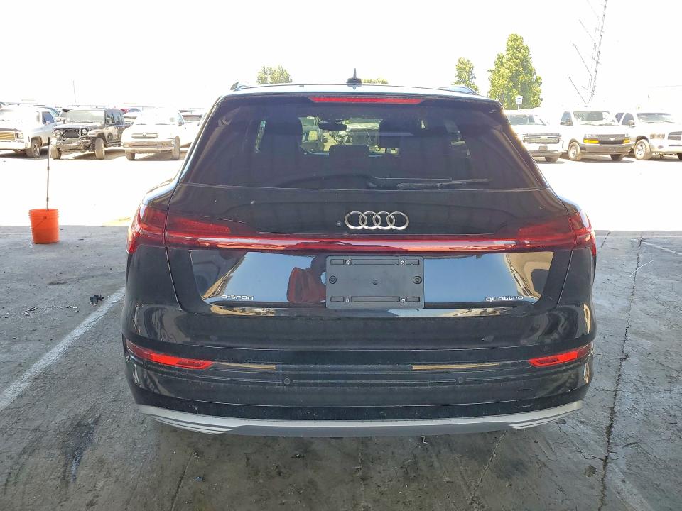 2021 Audi E-tron მანქანა იყიდება აუქციონზე, vin: WA1VAAGE0MB033630, აუქციონის ნომერი: 55757926