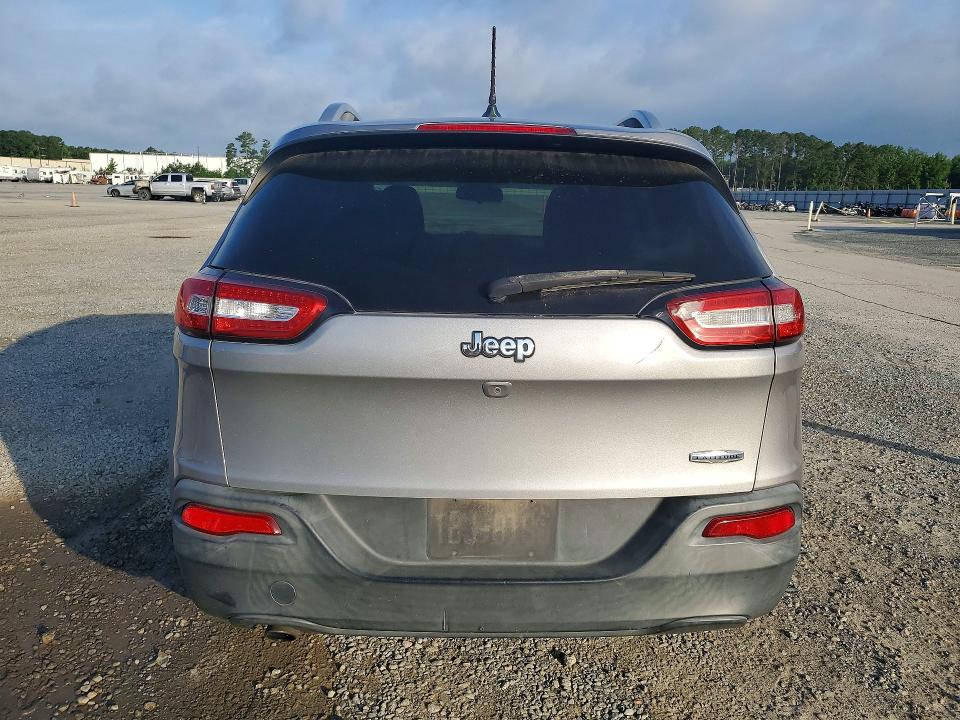 55781416 :رقم المزاد ، 1C4PJLCB2FW601667 vin ، 2015 Jeep Cherokee مزاد بيع