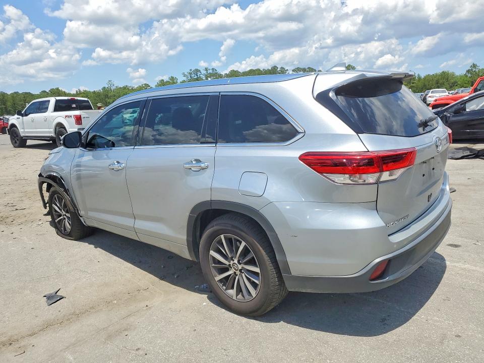 Продаж на аукціоні авто 2018 Toyota Highlander, vin: 5TDKZRFH1JS260809, номер лоту: 57115686