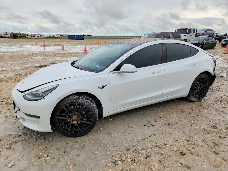 57314086 :رقم المزاد ، 5YJ3E1EA2JF035258 vin ، 2018 Tesla Mdl 3 مزاد بيع
