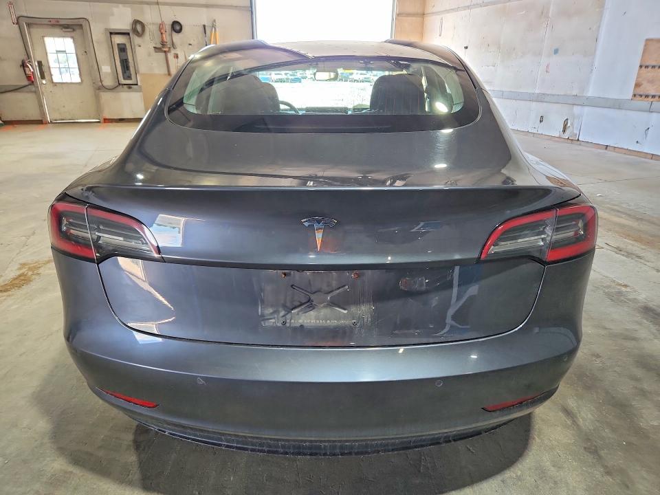 58525426 :رقم المزاد ، 5YJ3E1EA6JF005115 vin ، 2018 Tesla Model 3 مزاد بيع