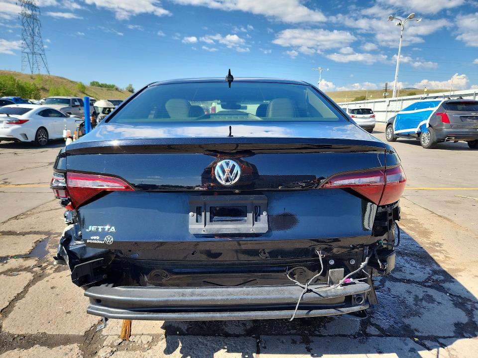 56988816 :رقم المزاد ، 3VWE57BU7MM033318 vin ، 2021 Volkswagen Jetta مزاد بيع