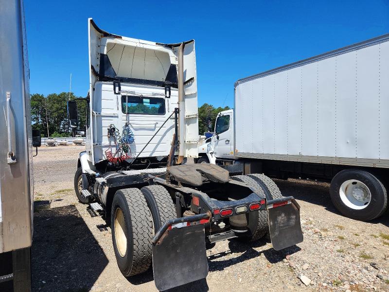56372856 :رقم المزاد ، 4V4M39DF0GN939002 vin ، 2016 Volvo Vnm مزاد بيع