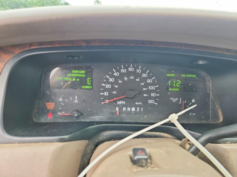 1998 Lincoln Town Car მანქანა იყიდება აუქციონზე, vin: 1LNFM81W4WY609310, აუქციონის ნომერი: 58183326